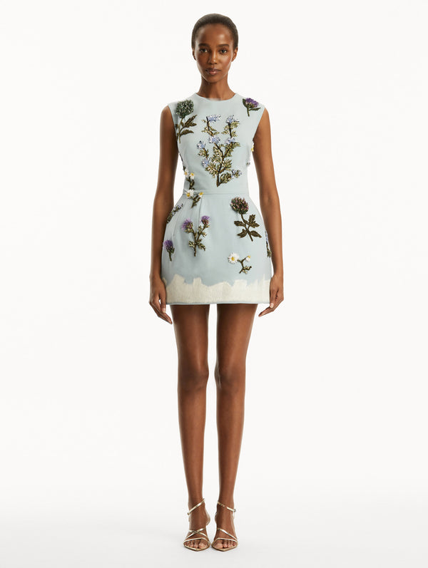 oscar de la renta orchid mosaic cocktail dress Oscar de la Rentas Pre-Spring 2025 show was about one thing BEAUTIFUL FLORALS! And let me tell you, I was pleased. Held at the New York Botanical Gardens, the collection by Laura Kim and Fernando